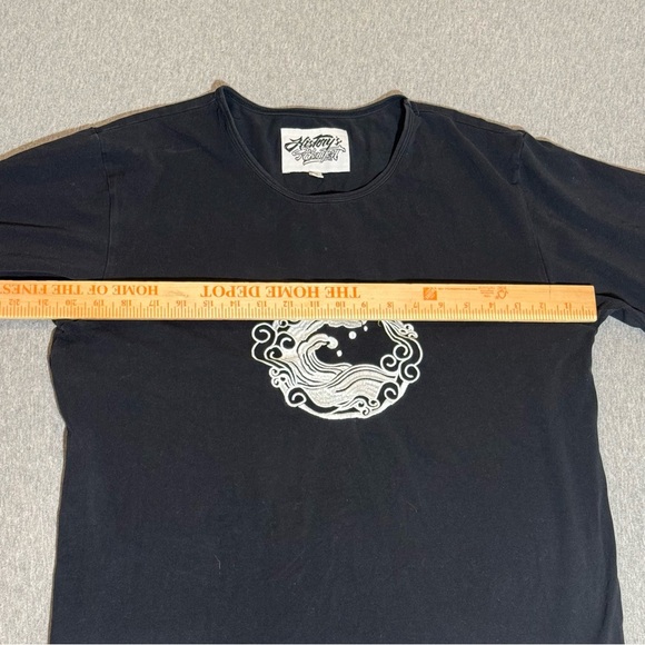 Vintage Y2K Action Wave Graphic Tee S History’s Strongest Surf Skate Streetwear - Picture 7 of 7